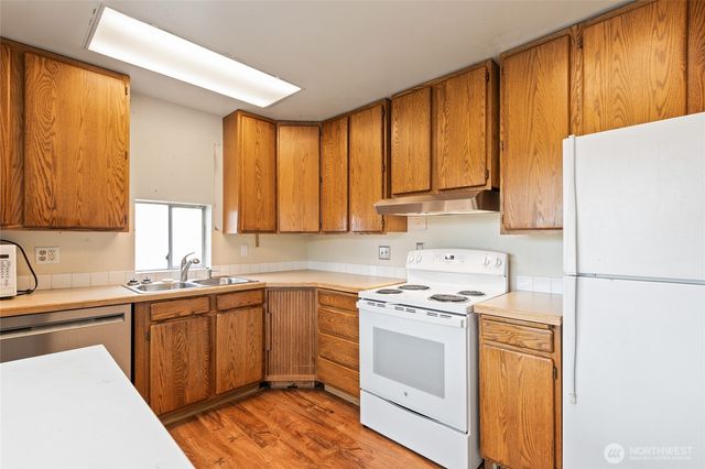 6737 Sycamore Avenue NW, Seattle, WA 98117