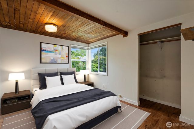 6737 Sycamore Avenue NW, Seattle, WA 98117