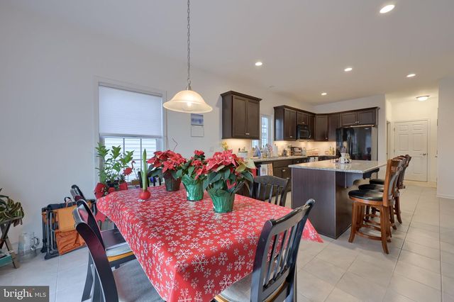 423 VALOR DR, Lititz, PA 17543