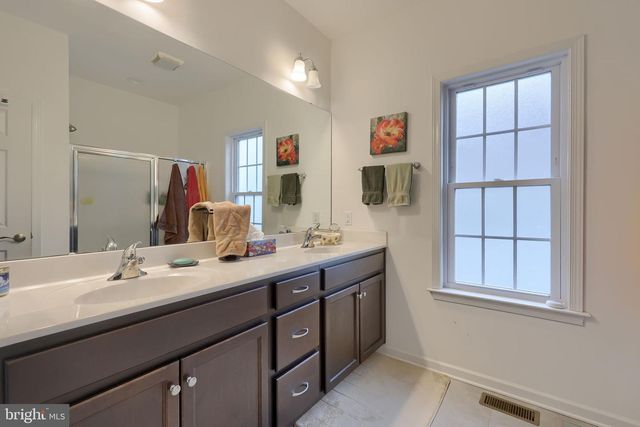 423 VALOR DR, Lititz, PA 17543