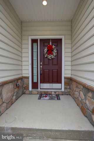 423 VALOR DR, Lititz, PA 17543