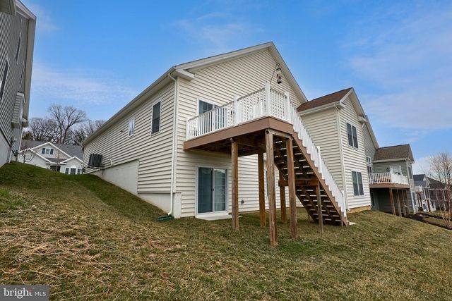 423 VALOR DR, Lititz, PA 17543