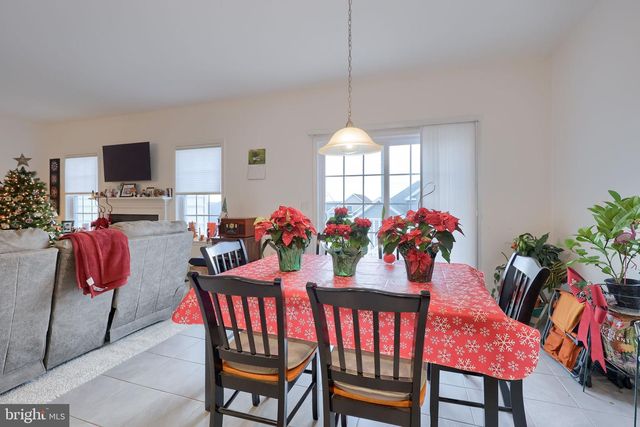 423 VALOR DR, Lititz, PA 17543