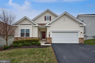 423 VALOR DR, Lititz, PA 17543