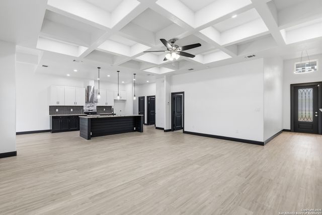 128 Hidden Ranch Ct., Floresville, TX 78114