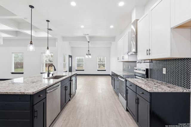 128 Hidden Ranch Ct., Floresville, TX 78114