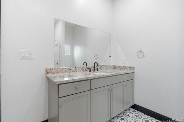 128 Hidden Ranch Ct., Floresville, TX 78114