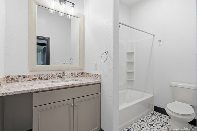 128 Hidden Ranch Ct., Floresville, TX 78114