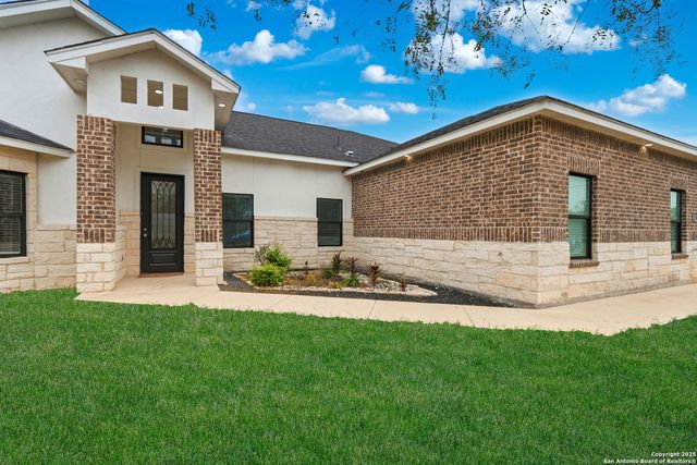 128 Hidden Ranch Ct., Floresville, TX 78114