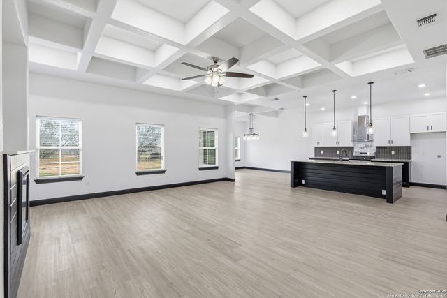 128 Hidden Ranch Ct., Floresville, TX 78114