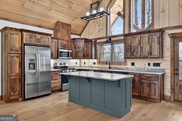 191 Bent Wood Lane, Blue Ridge, GA 30513