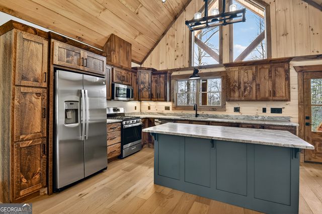 191 Bent Wood Lane, Blue Ridge, GA 30513