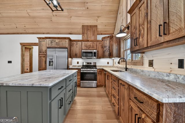 191 Bent Wood Lane, Blue Ridge, GA 30513