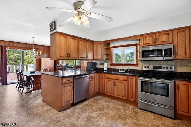 127 Hillcrest Rd, Readington Twp., NJ 08822