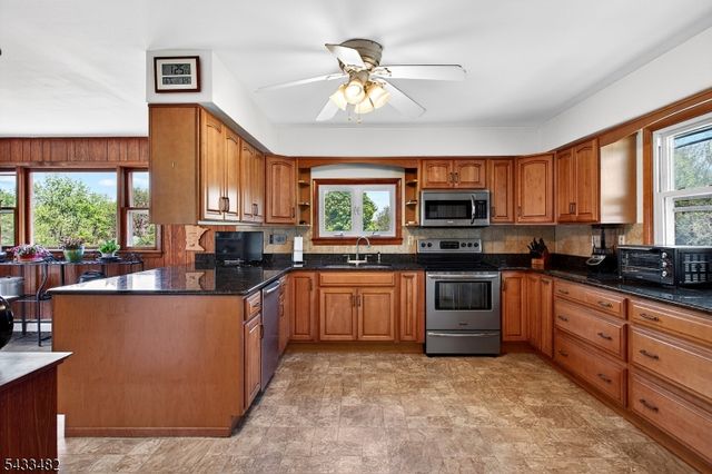 127 Hillcrest Rd, Readington Twp., NJ 08822