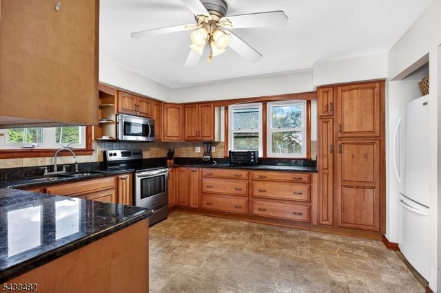 127 Hillcrest Rd, Readington Twp., NJ 08822