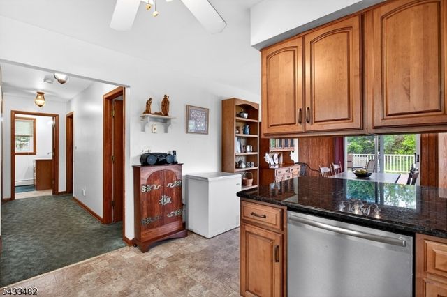 127 Hillcrest Rd, Readington Twp., NJ 08822