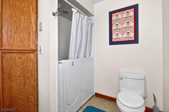 127 Hillcrest Rd, Readington Twp., NJ 08822