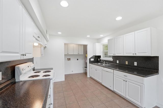 1300 E Hanson Street, Cleveland, TX 77327