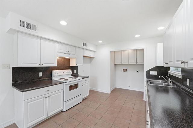 1300 E Hanson Street, Cleveland, TX 77327