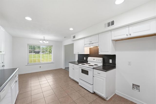 1300 E Hanson Street, Cleveland, TX 77327