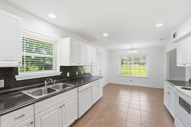 1300 E Hanson Street, Cleveland, TX 77327