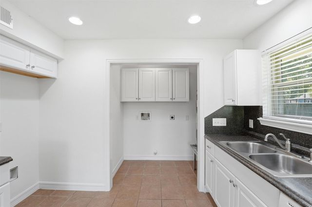 1300 E Hanson Street, Cleveland, TX 77327