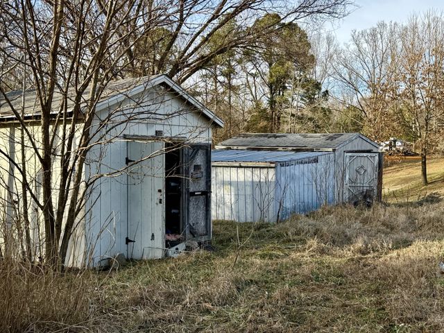 748 Old McKenzie Hwy, Paris, TN 38242