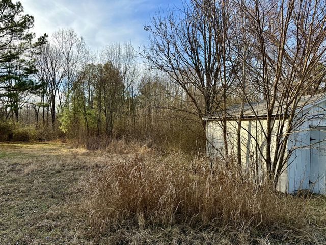 748 Old McKenzie Hwy, Paris, TN 38242