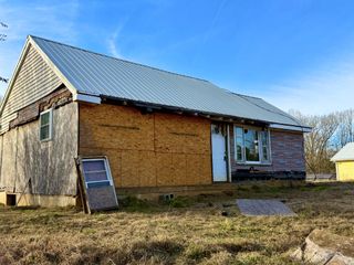 748 Old McKenzie Hwy, Paris, TN 38242