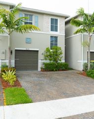 824 SE 18th St, Homestead, FL 33034