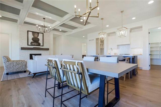 3900 W 158TH Place, Overland Park, KS 66224