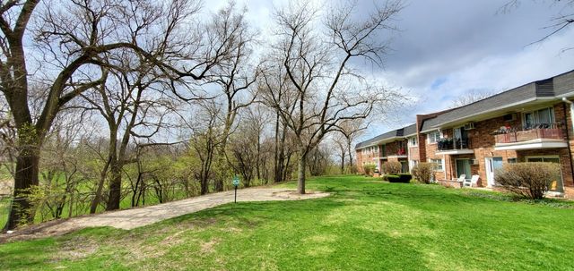 2423 OGDEN Avenue 9, Downers Grove, IL 60515