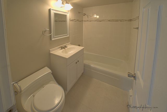 2423 OGDEN Avenue 9, Downers Grove, IL 60515