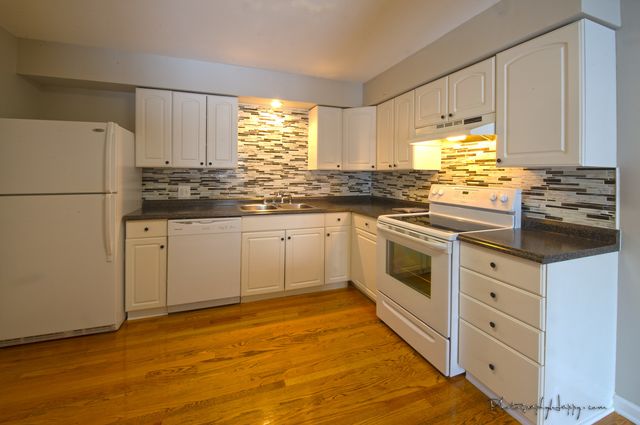 2423 OGDEN Avenue 9, Downers Grove, IL 60515