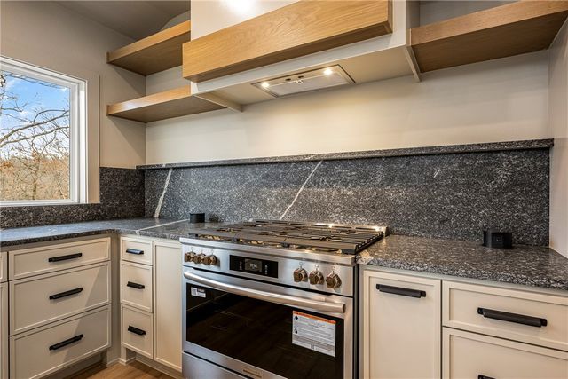 22 Hessle Circle, Bella Vista, AR 72714