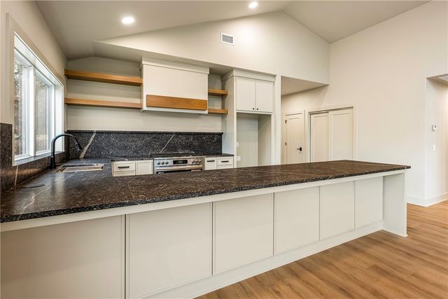 22 Hessle Circle, Bella Vista, AR 72714