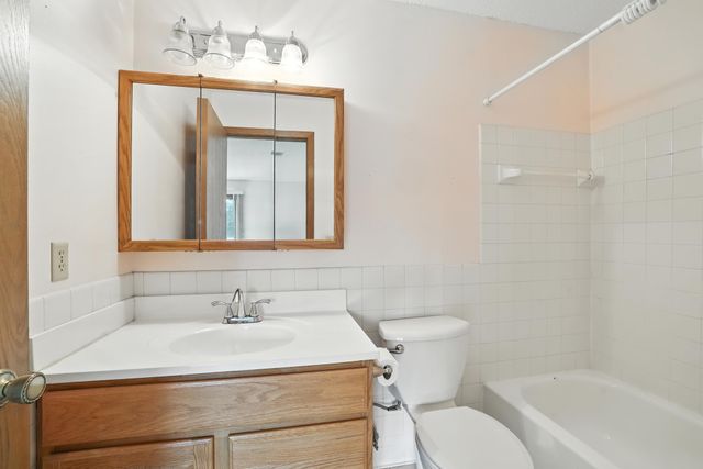 4 Pine Tree Drive 233, Arden Hills, MN 55112