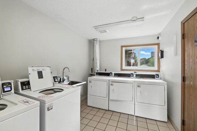 4 Pine Tree Drive 233, Arden Hills, MN 55112