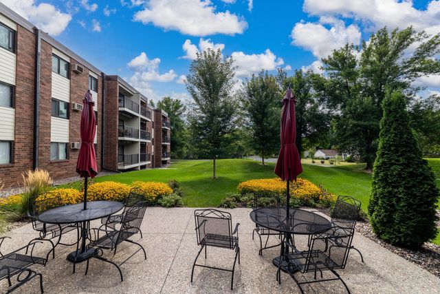 4 Pine Tree Drive 233, Arden Hills, MN 55112