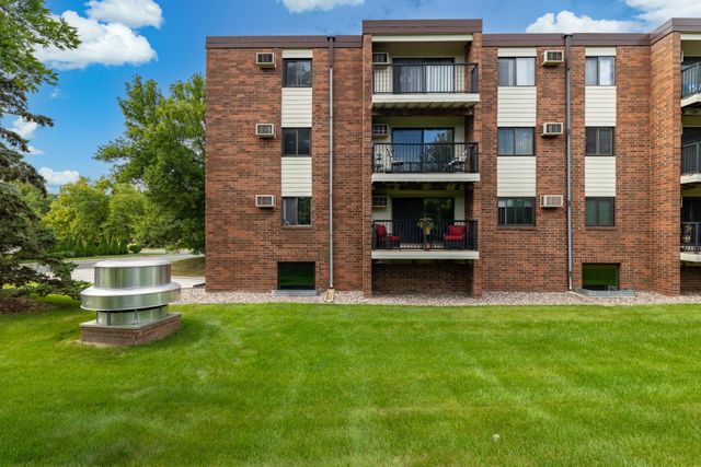 4 Pine Tree Drive 233, Arden Hills, MN 55112