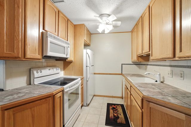 4 Pine Tree Drive 233, Arden Hills, MN 55112