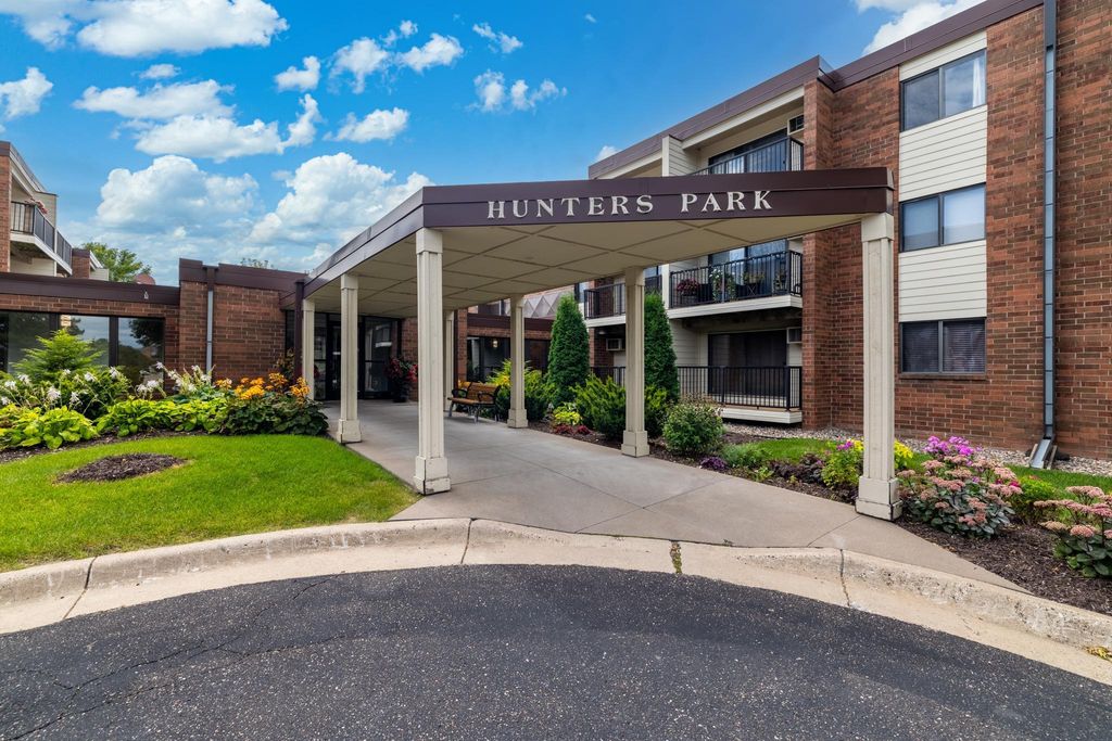 4 Pine Tree Drive 233, Arden Hills, MN 55112