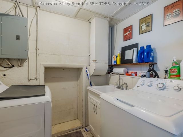 812 Carroll Road, Charleston, WV 25314