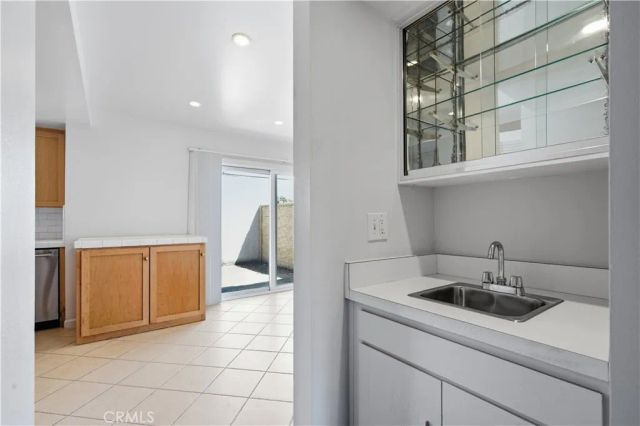 5664 Etiwanda, Tarzana, CA 91356