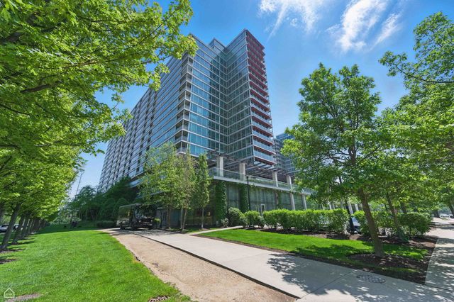 9715 Woods Drive 805, Skokie, IL 60077