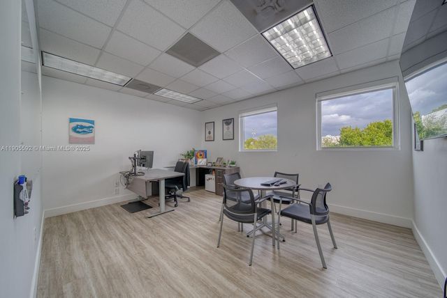 7500 NW 52nd St, Miami, FL 33166