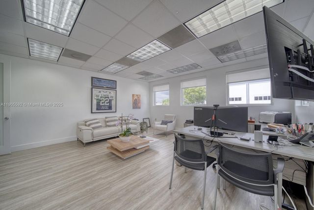 7500 NW 52nd St, Miami, FL 33166