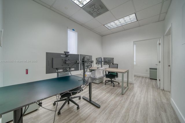 7500 NW 52nd St, Miami, FL 33166