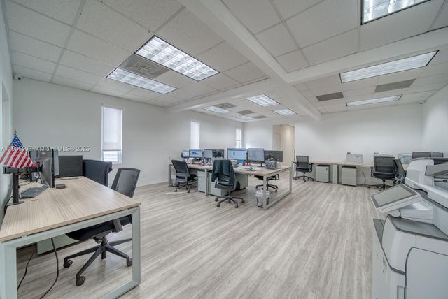 7500 NW 52nd St, Miami, FL 33166